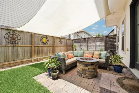 $585,000 | 2703 Arabelle Grove, Houston, TX 77007