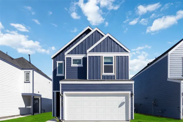 a view of many house with a yard