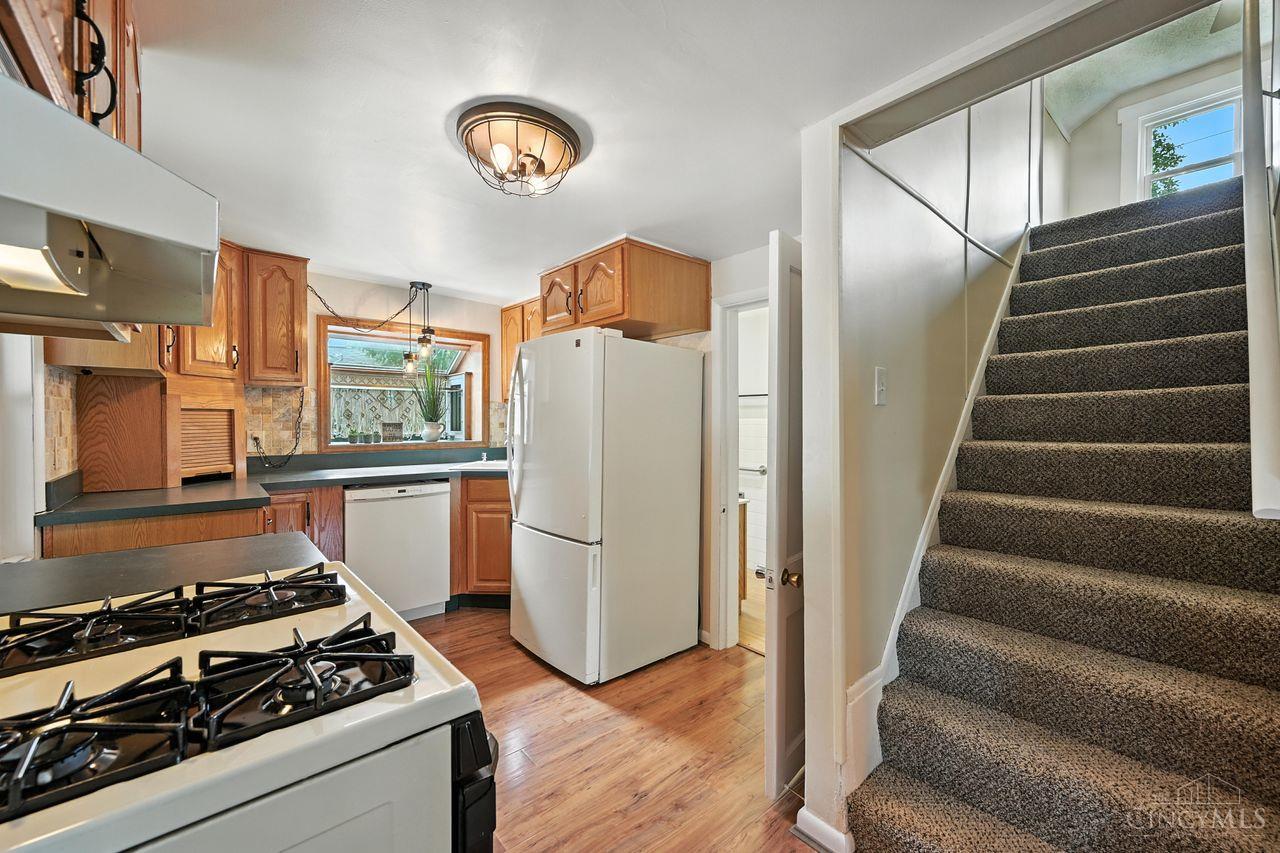 578 Fleming Road Cincinnati, OH 45231 - Photo 4 of 38