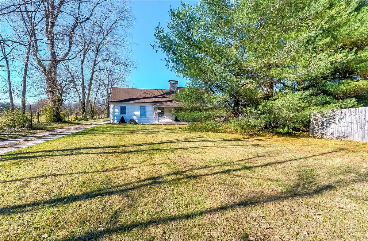 192 Switzer Road Frankfort, KY 40601 - Photo 13 of 32 front yard 2