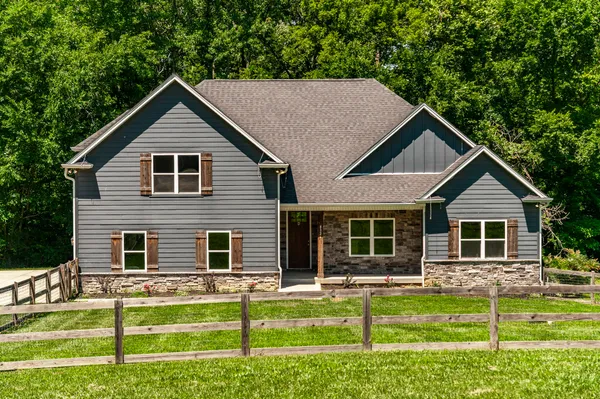 $669,900 | 8326 Betts Road, Greenbrier, TN 37073