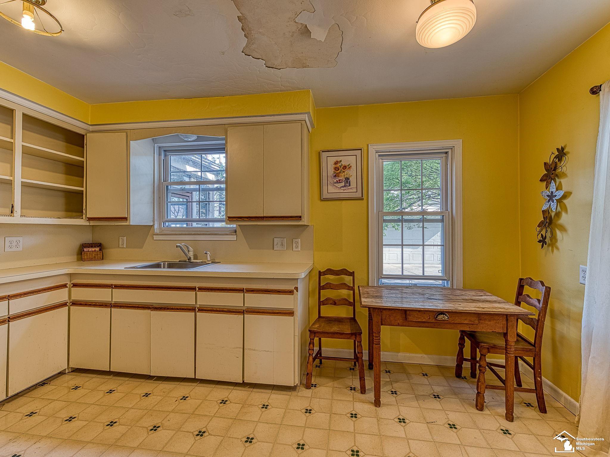 23656 Rowe Street Dearborn, MI 48124 - Photo 18 of 30 50140032-8b5afa26-2672-448f-8d57-ef156bda957f.JPG
