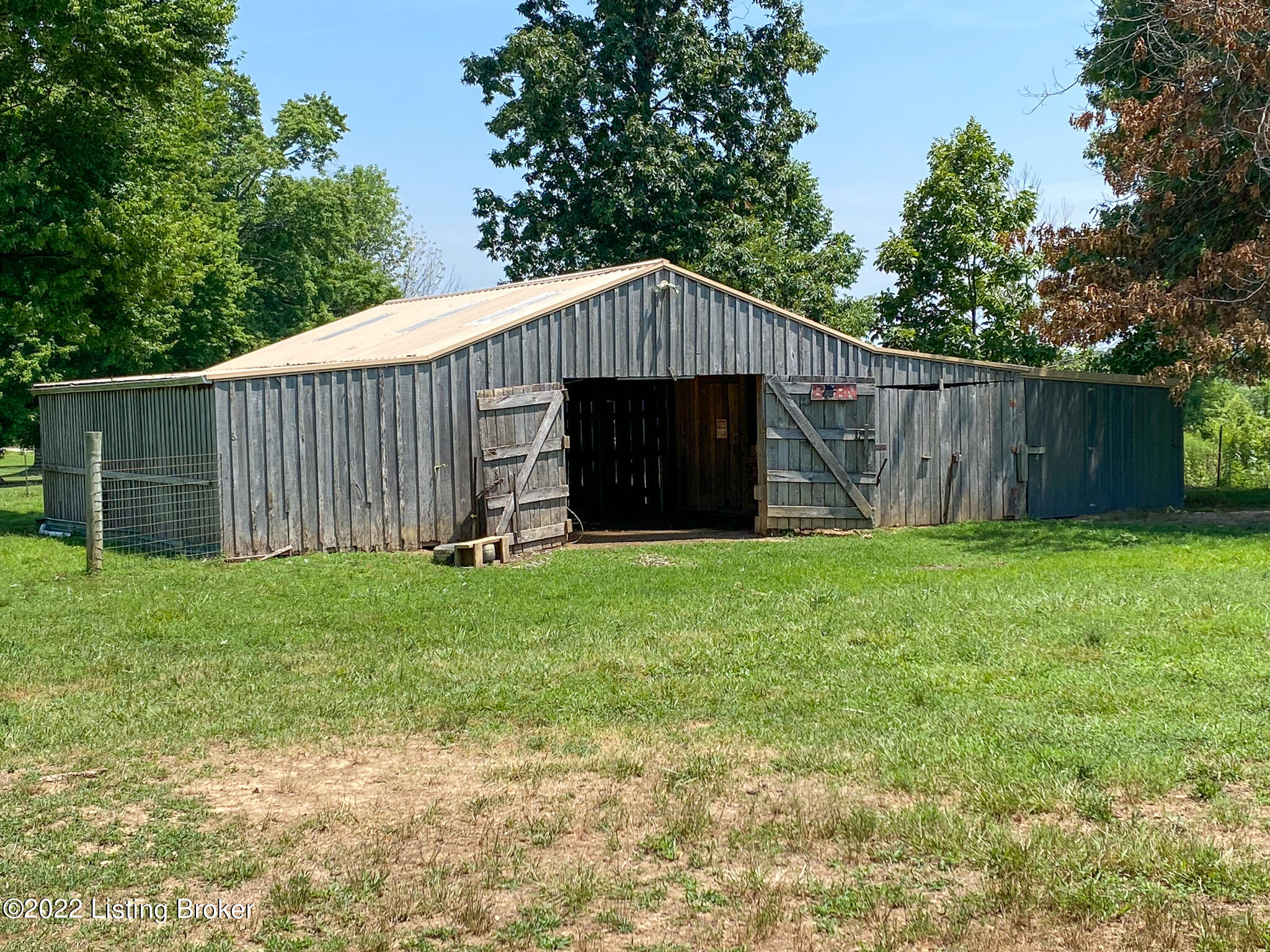 935 Frontage Road Leitchfield, KY 42754 - Photo 48 of 96 Barn with electric and water