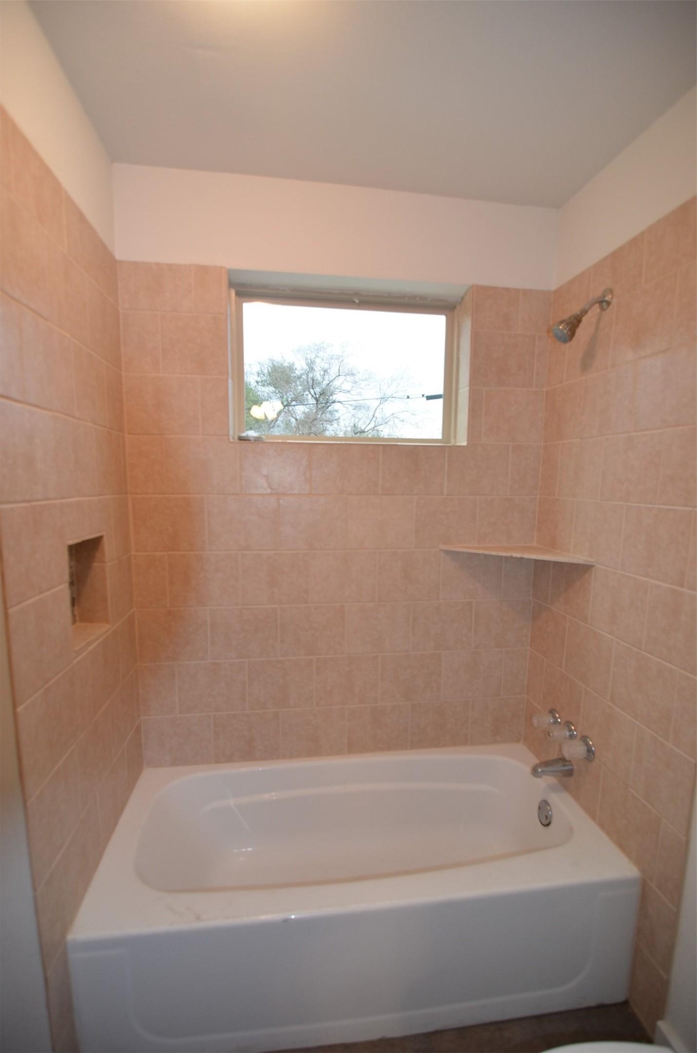 2123 Marion Street, Unit 1 Houston, TX 77009 - Photo 12 of 19 a bathroom with a bathtub