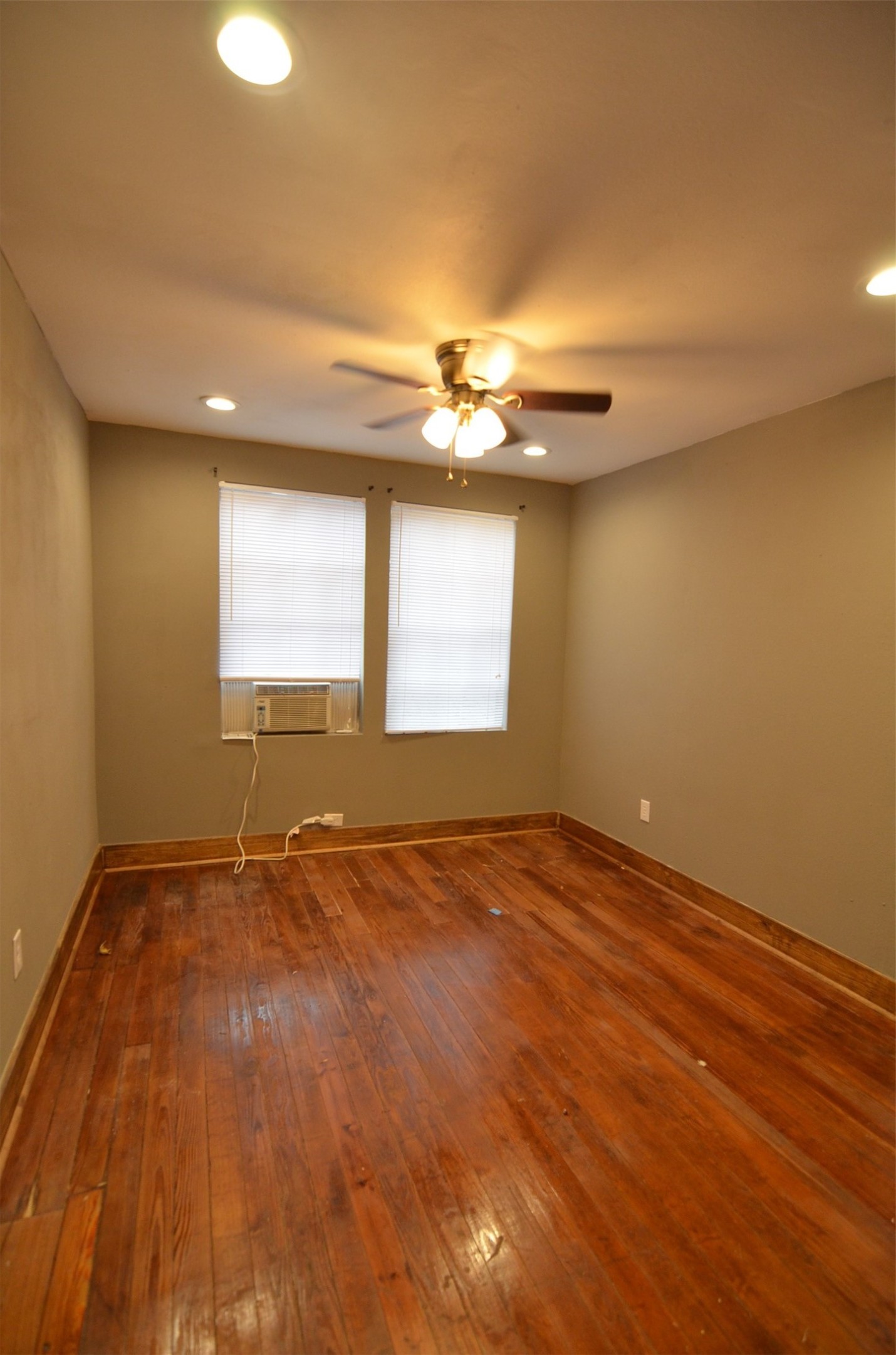 2123 Marion Street, Unit 1 Houston, TX 77009 - Photo 6 of 19 an empty room with a chandelier fan and windows