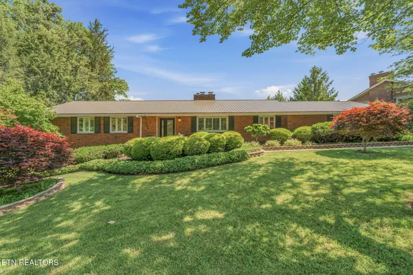 $874,900 | 7141 Wellington Drive, Knoxville, TN 37919