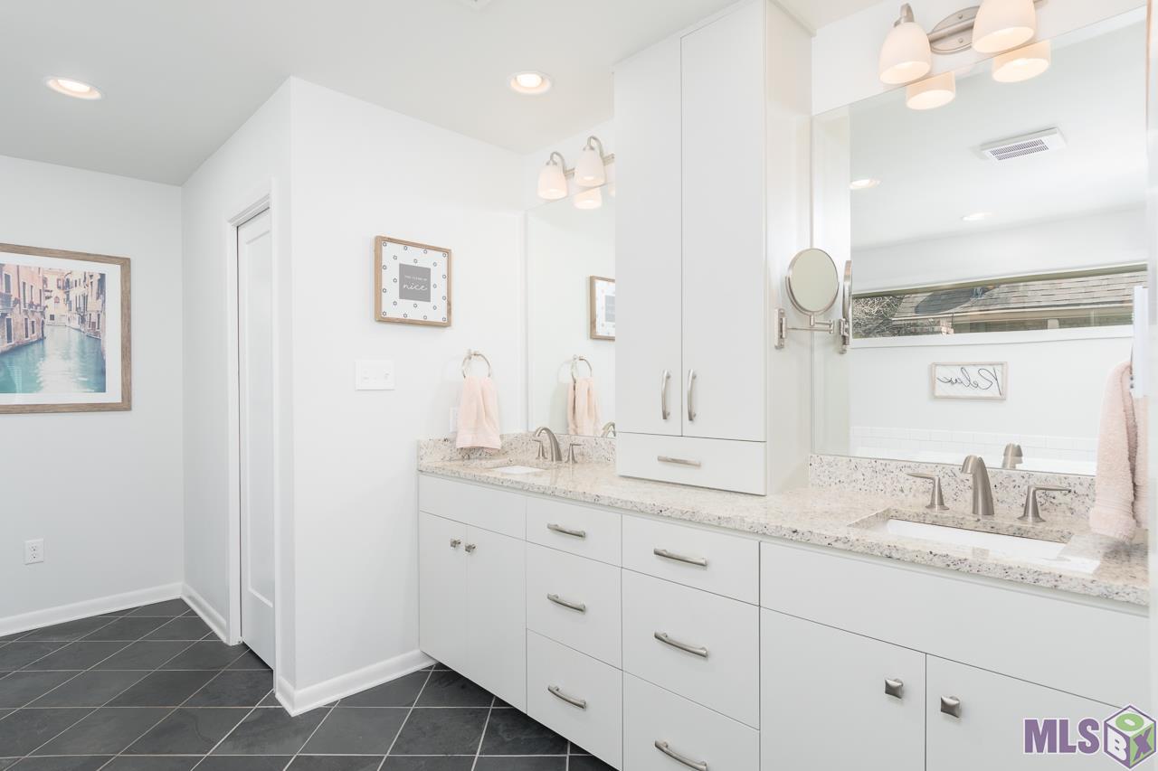2955 Kleinert Avenue Baton Rouge, LA 70806 - Photo 15 of 33 Master Bathroom