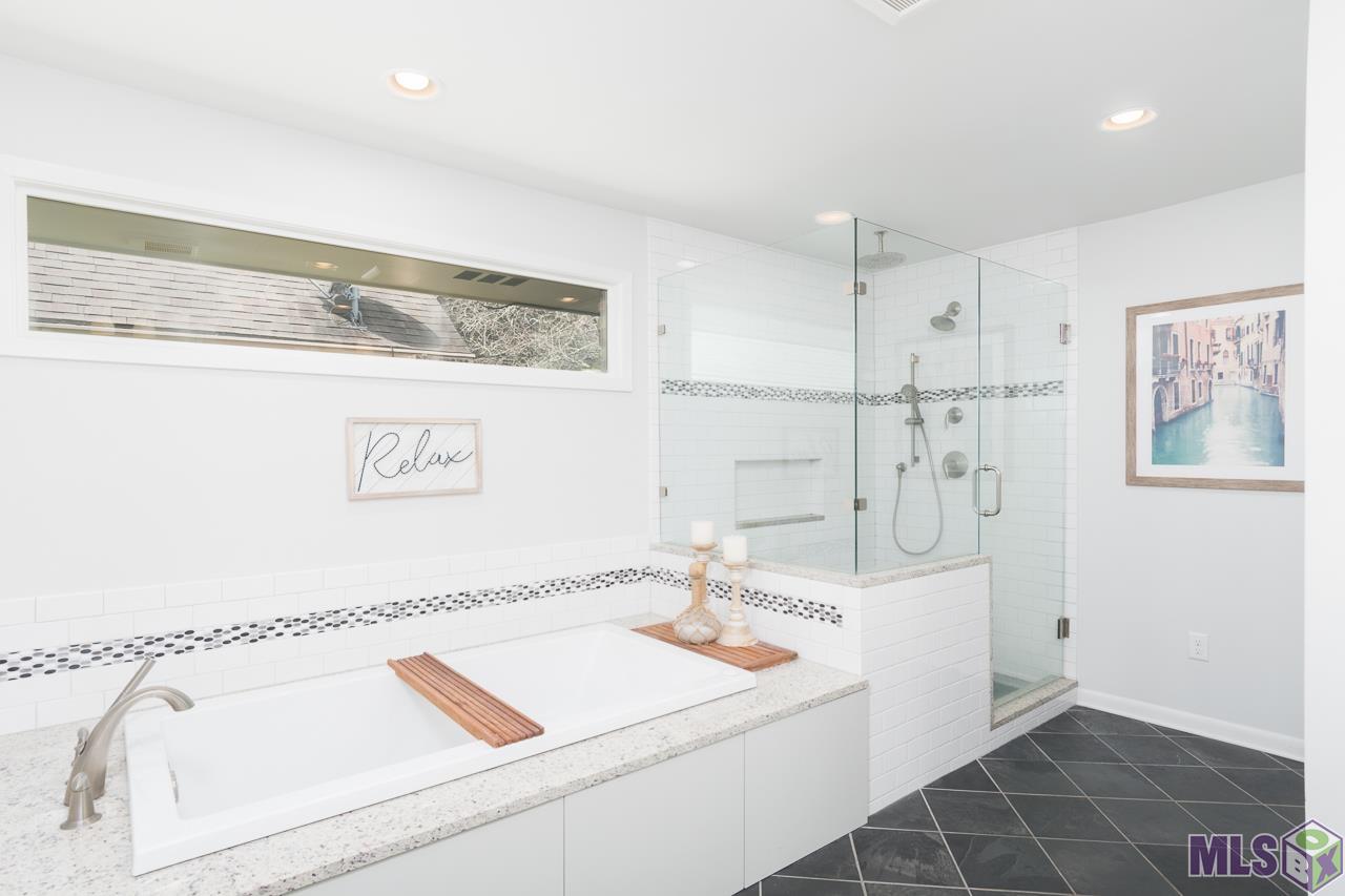 2955 Kleinert Avenue Baton Rouge, LA 70806 - Photo 17 of 33 Soaker Jetted Tub