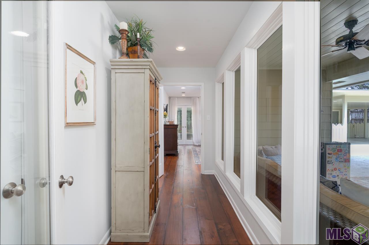 2955 Kleinert Avenue Baton Rouge, LA 70806 - Photo 19 of 33 Hallway towards Master