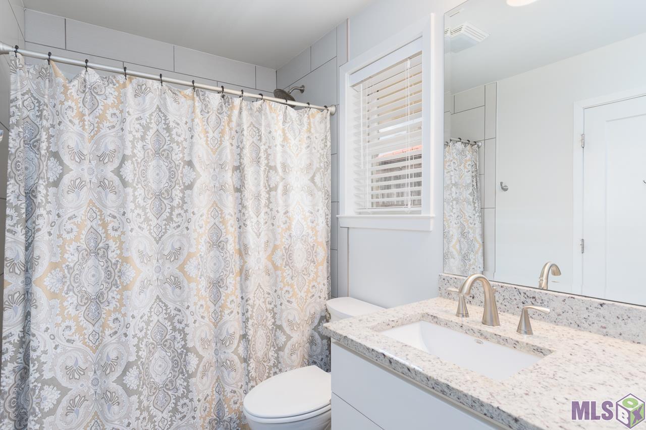 2955 Kleinert Avenue Baton Rouge, LA 70806 - Photo 23 of 33 Bathroom 2