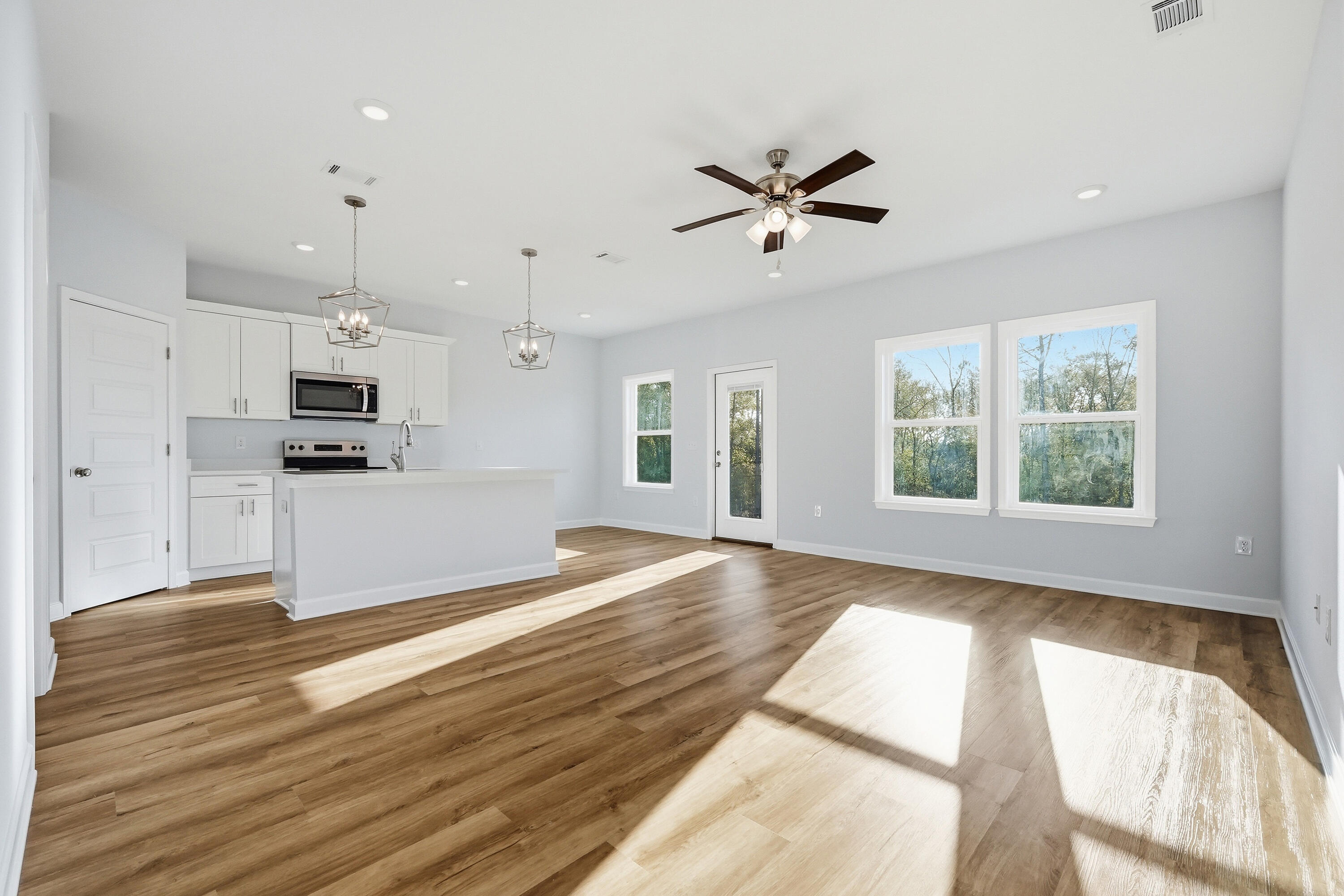 851 East Williams Street Crestview, FL 32539 - Photo 4 of 23 1