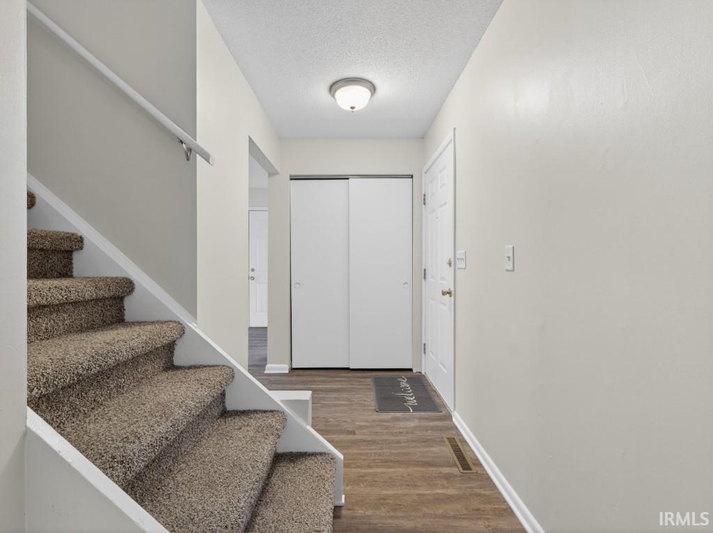 924 East Washington Center Road Fort Wayne, IN 46825 - Photo 6 of 32 Gallery Image 6