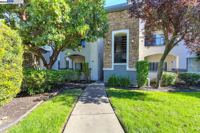 $325,000 | 701 Gibson Drive, Unit 1712, Roseville, CA 95678