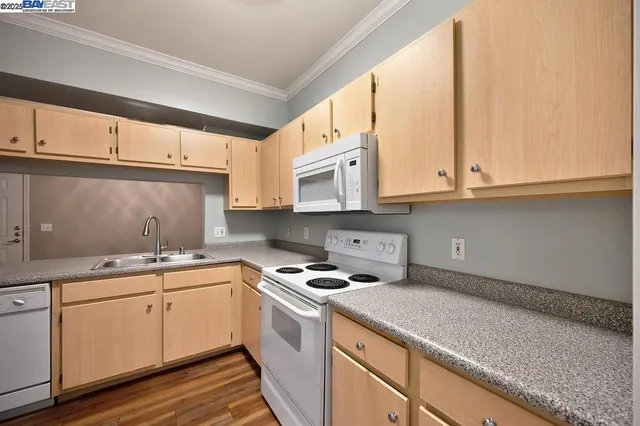 $325,000 | 701 Gibson Drive, Unit 1712, Roseville, CA 95678