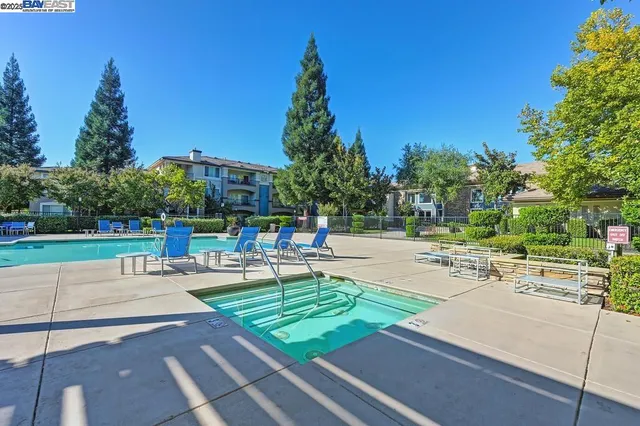 $325,000 | 701 Gibson Drive, Unit 1712, Roseville, CA 95678