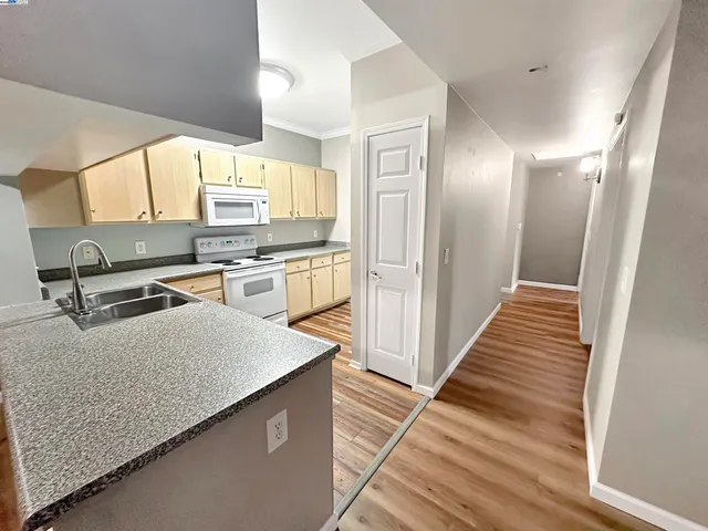 $325,000 | 701 Gibson Drive, Unit 1712, Roseville, CA 95678