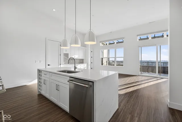 $820,000 | 1155 South Rangeline Road, Unit 506, Carmel, IN 46032