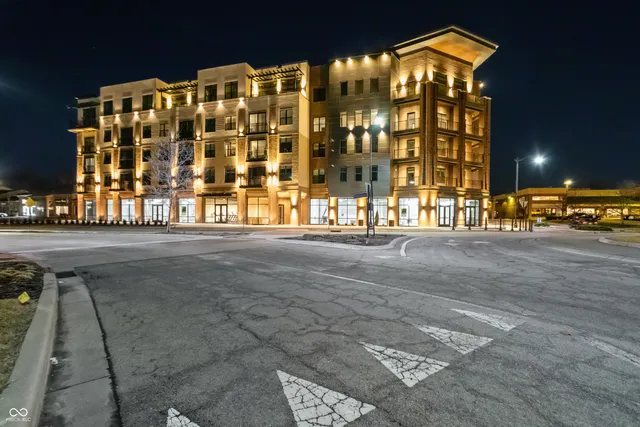 $820,000 | 1155 South Rangeline Road, Unit 506, Carmel, IN 46032