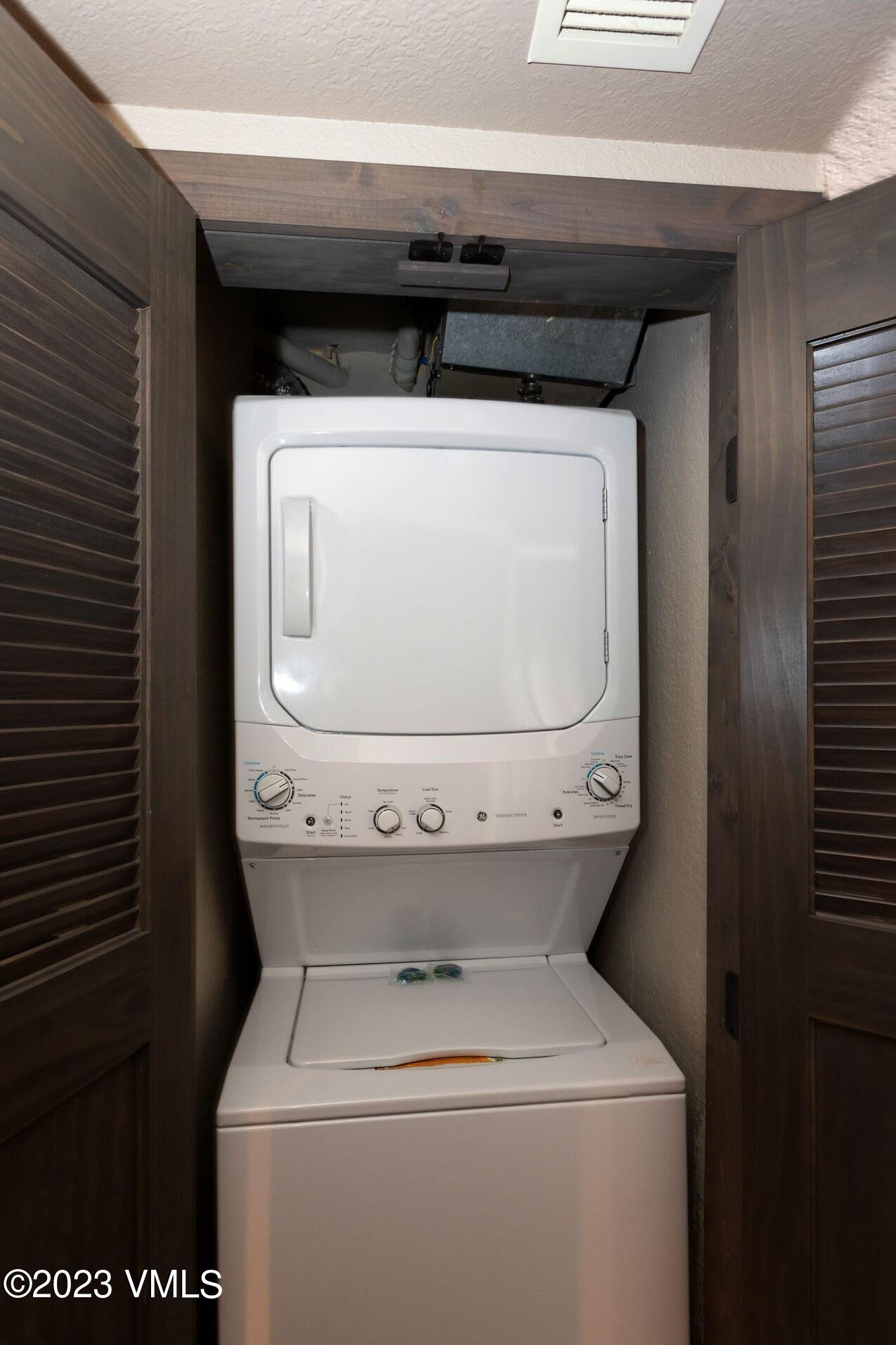 210 Offerson Road, Unit R212 / WEEK 28 Beaver Creek, CO 81620 - Photo 13 of 20 a utility room with dryer and washer