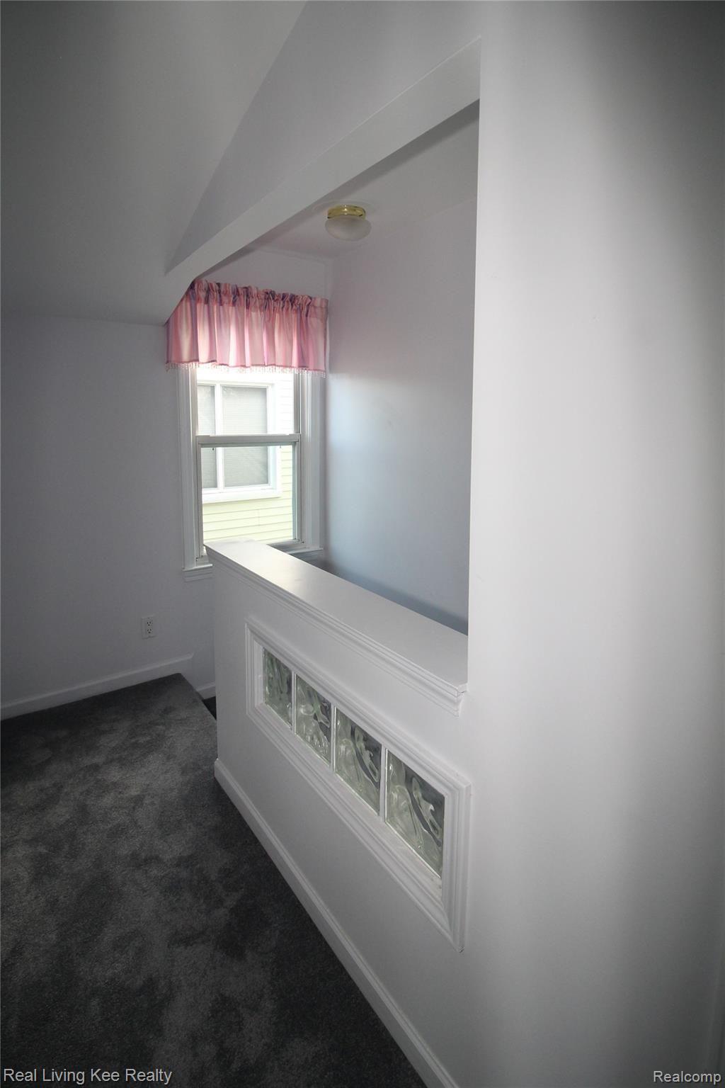 305 East Webster Road Royal Oak, MI 48073 - Photo 29 of 51 IMG_5899.jpg