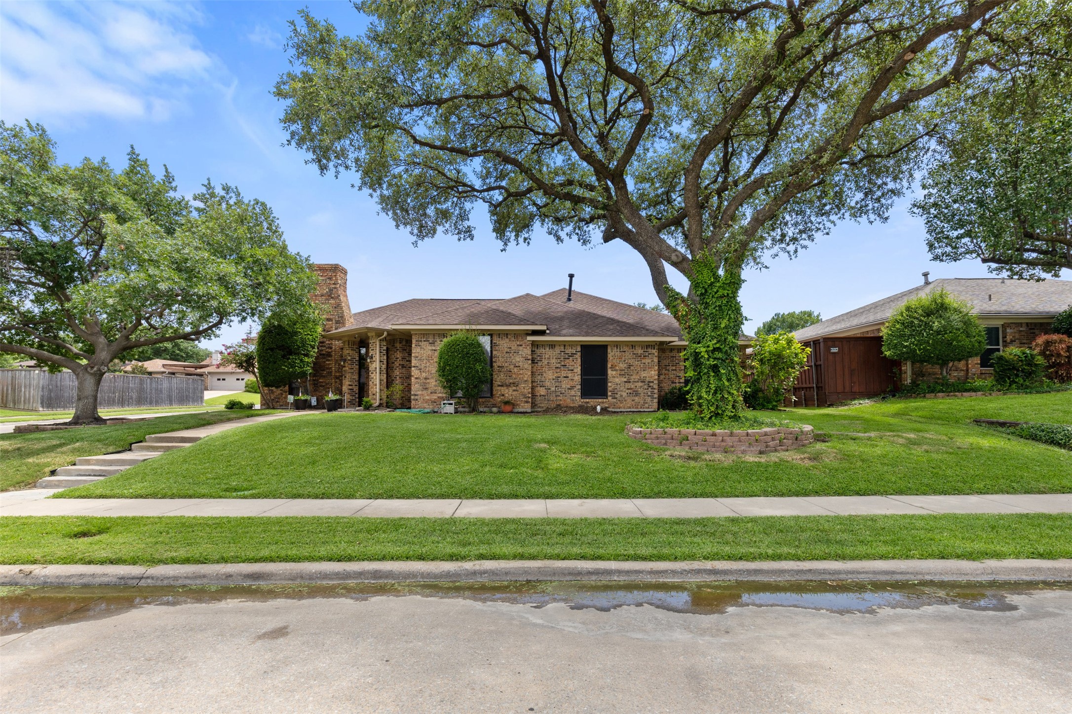 2112 Hunters Ridge Carrollton, TX 75006 - Photo 2 of 36
