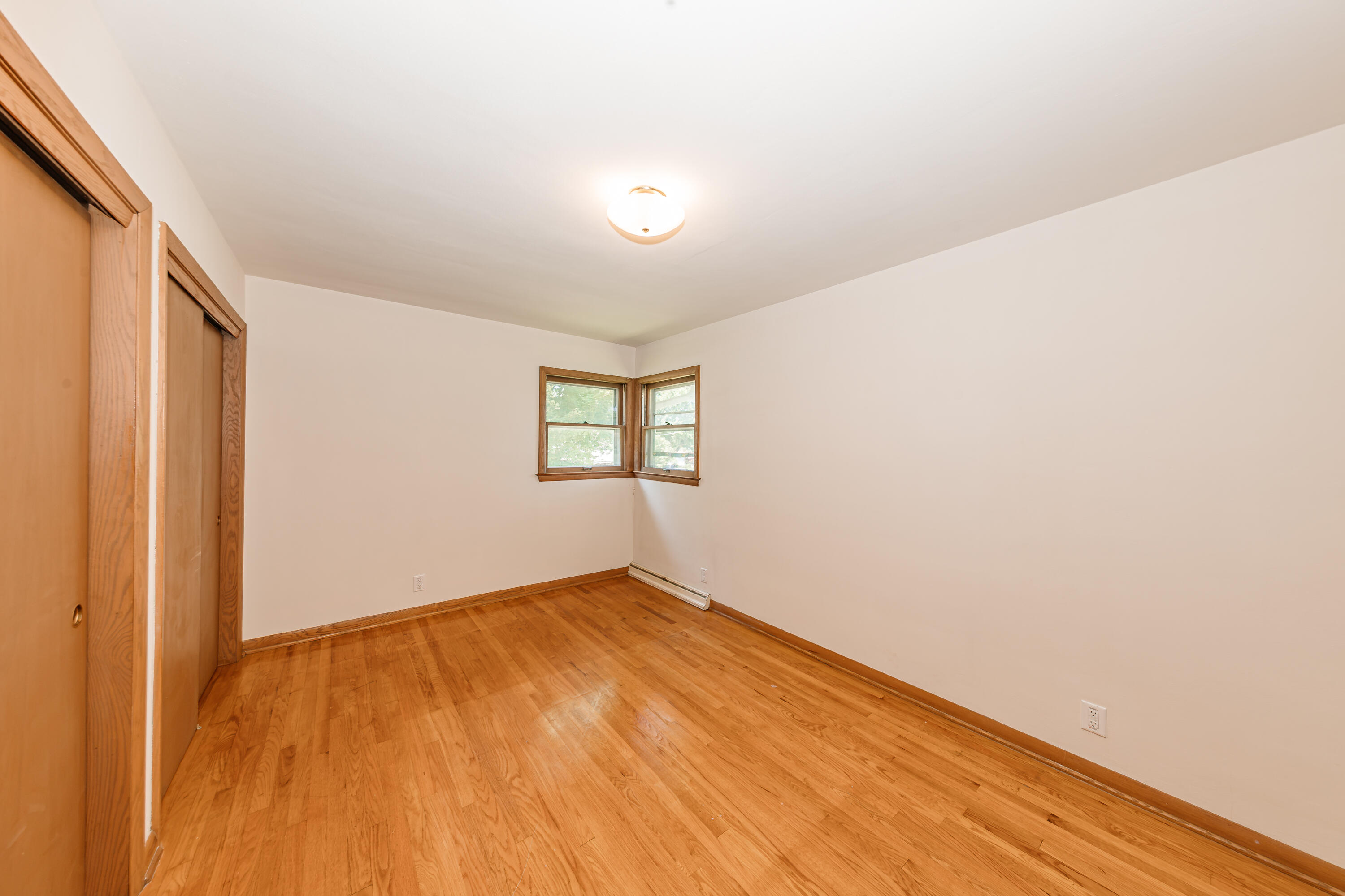 21670 West Glengarry Road New Berlin, WI 53146 - Photo 20 of 50 Primary Bedroom