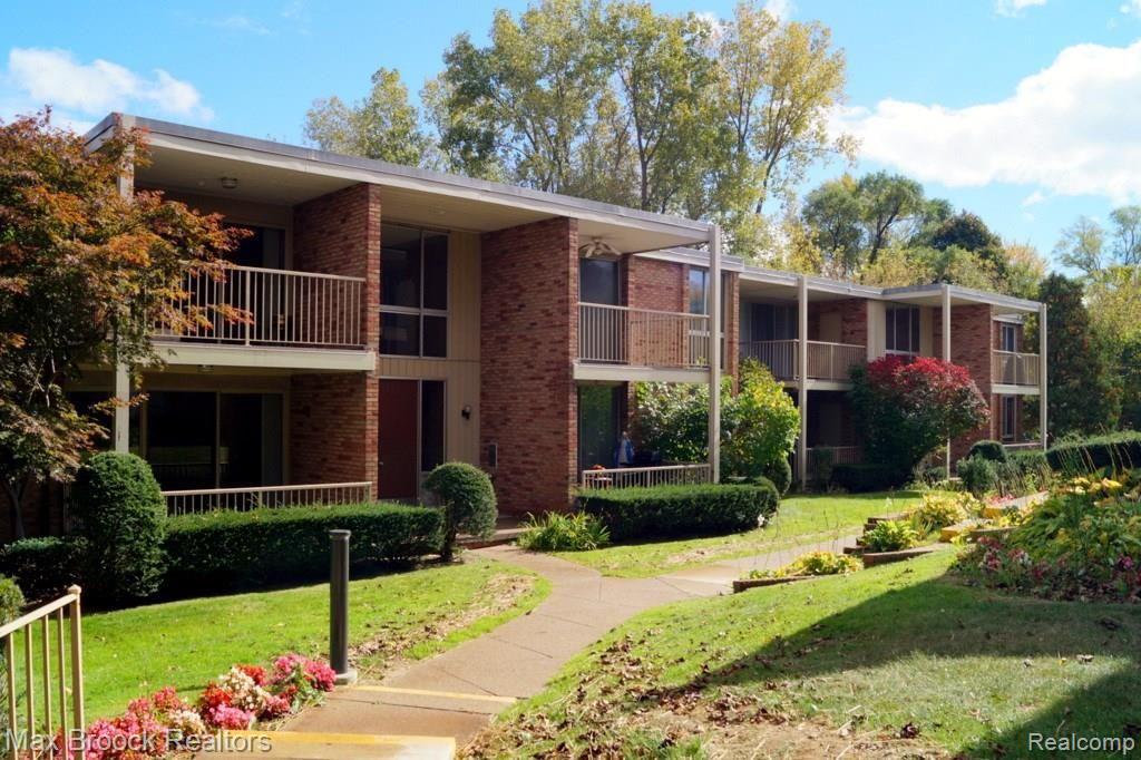4041 West Maple Road, Unit 201 Bloomfield Hills, MI 48301 - Photo 1 of 16 01.JPG