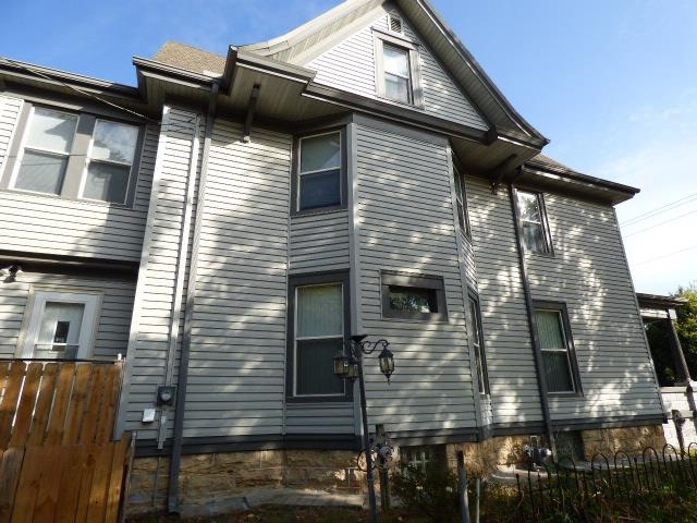 423 Portland Avenue Beloit, WI 53511 - Photo 5 of 44