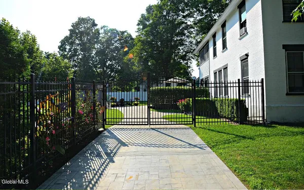 $30,000 | 55 State Street, Saratoga Springs, NY 12866