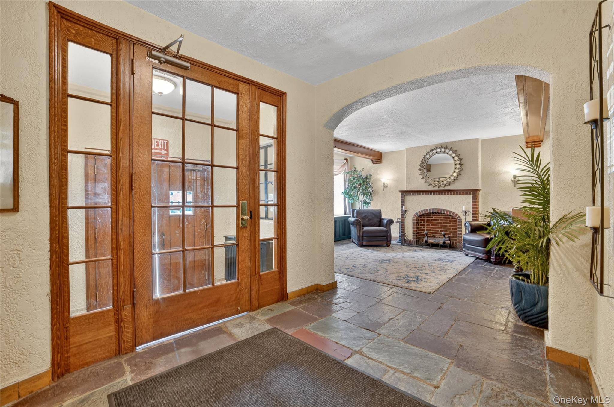 42 Pondfield Road West, Unit 4F Bronxville, NY 10708 - Photo 3 of 30