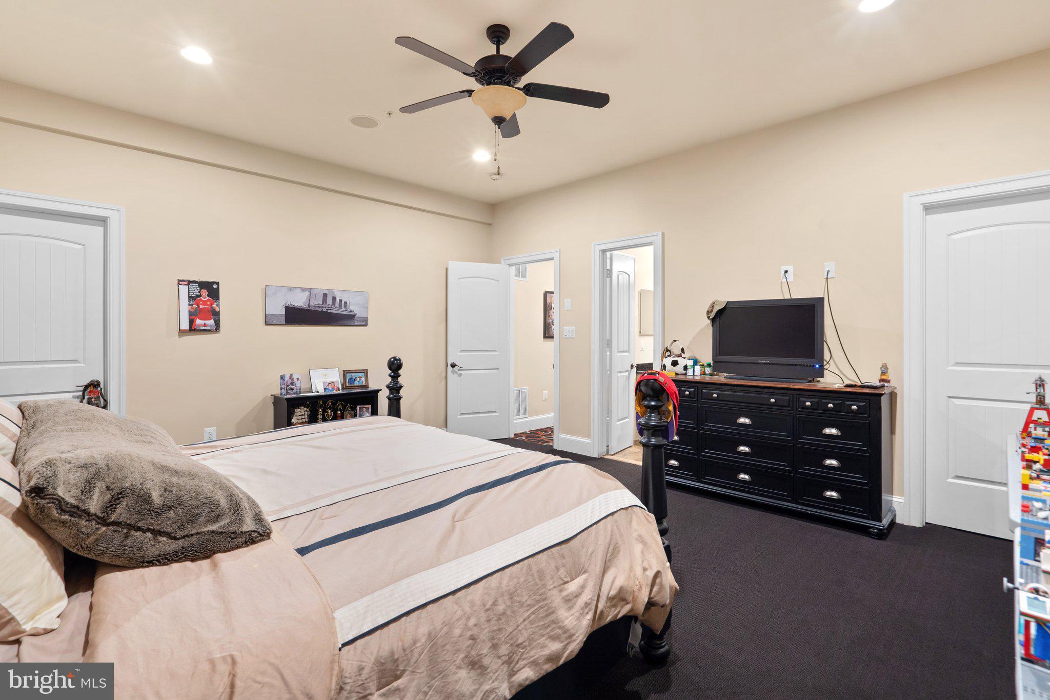 7251 Annapolis Rock Road Gaithersburg, MD 20882 - Photo 64 of 78 a bedroom with a bed and a tv