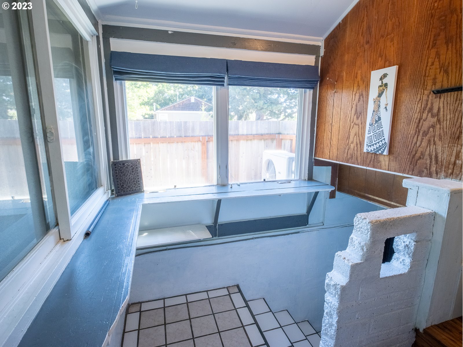 903 North Winchell Street Portland, OR 97217 - Photo 25 of 34 a living room with furniture and a large window