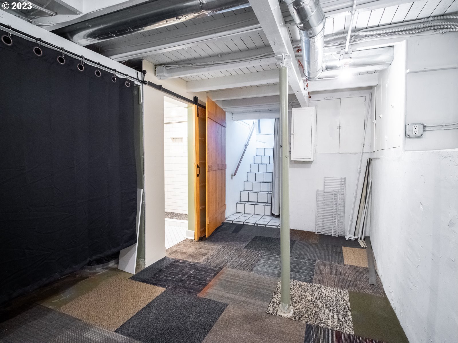 903 North Winchell Street Portland, OR 97217 - Photo 27 of 34 a view of entryway with window