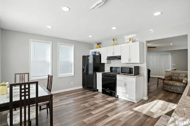 $265,000 | 300 South 14th Street, Le Claire, IA 52753