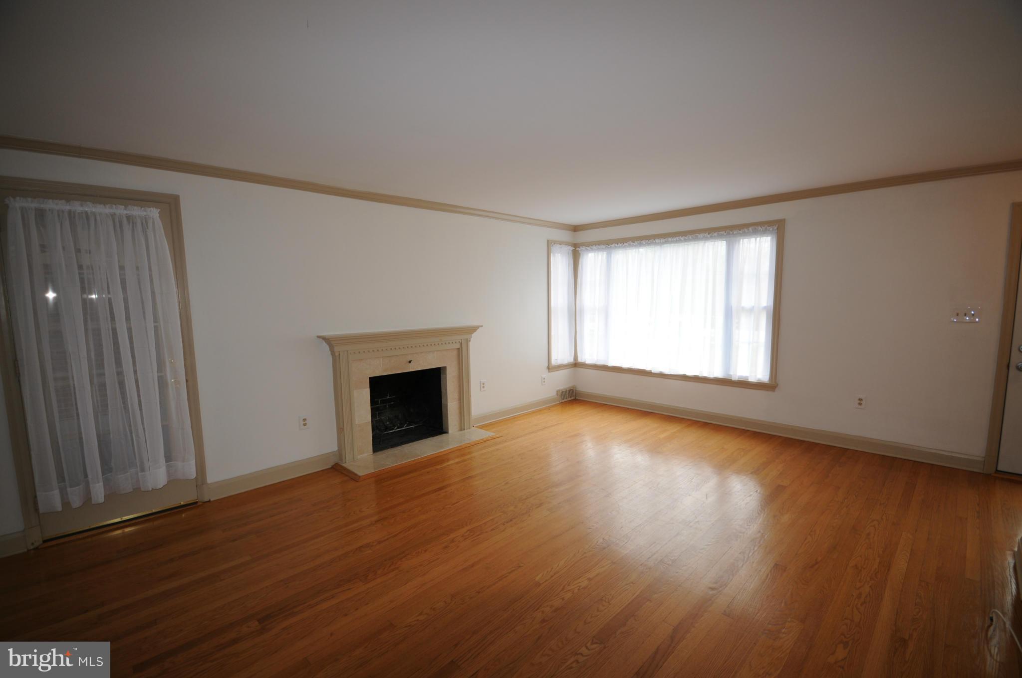300 Warren Road Cockeysville, MD 21030 - Photo 5 of 13 Living Room