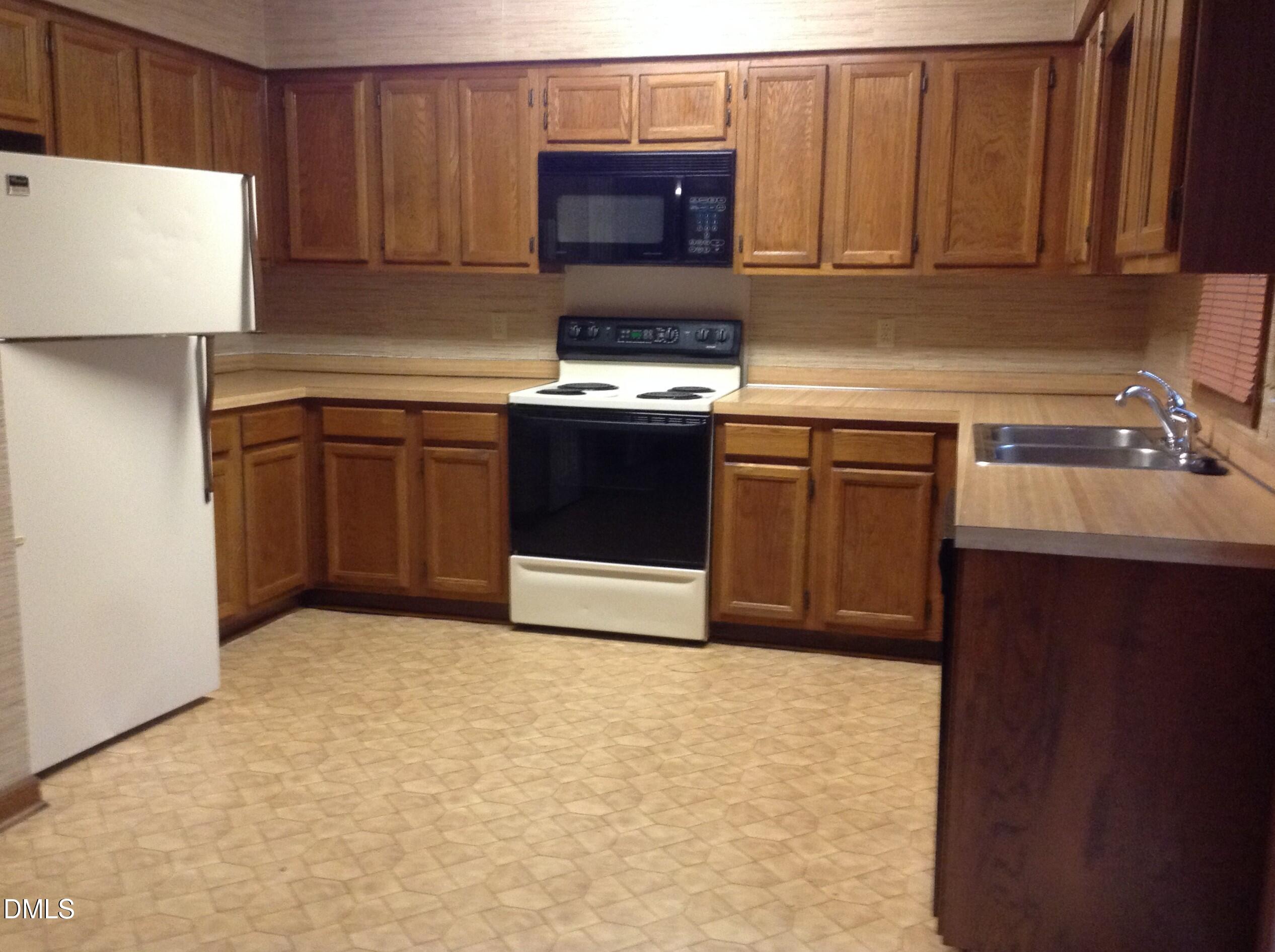4302 Hunters Club Drive Raleigh, NC 27606 - Photo 3 of 9 Kitchen