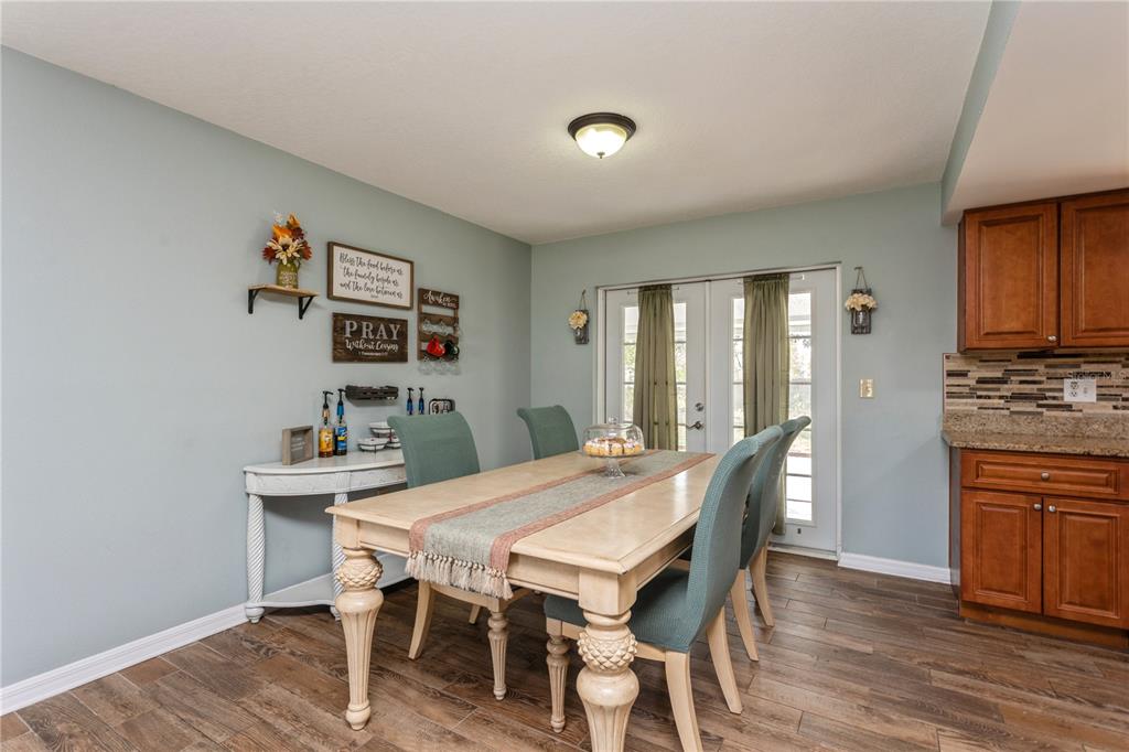 910 Ridgeland Lane Valrico, FL 33594 - Photo 10 of 33 Gallery Image 10