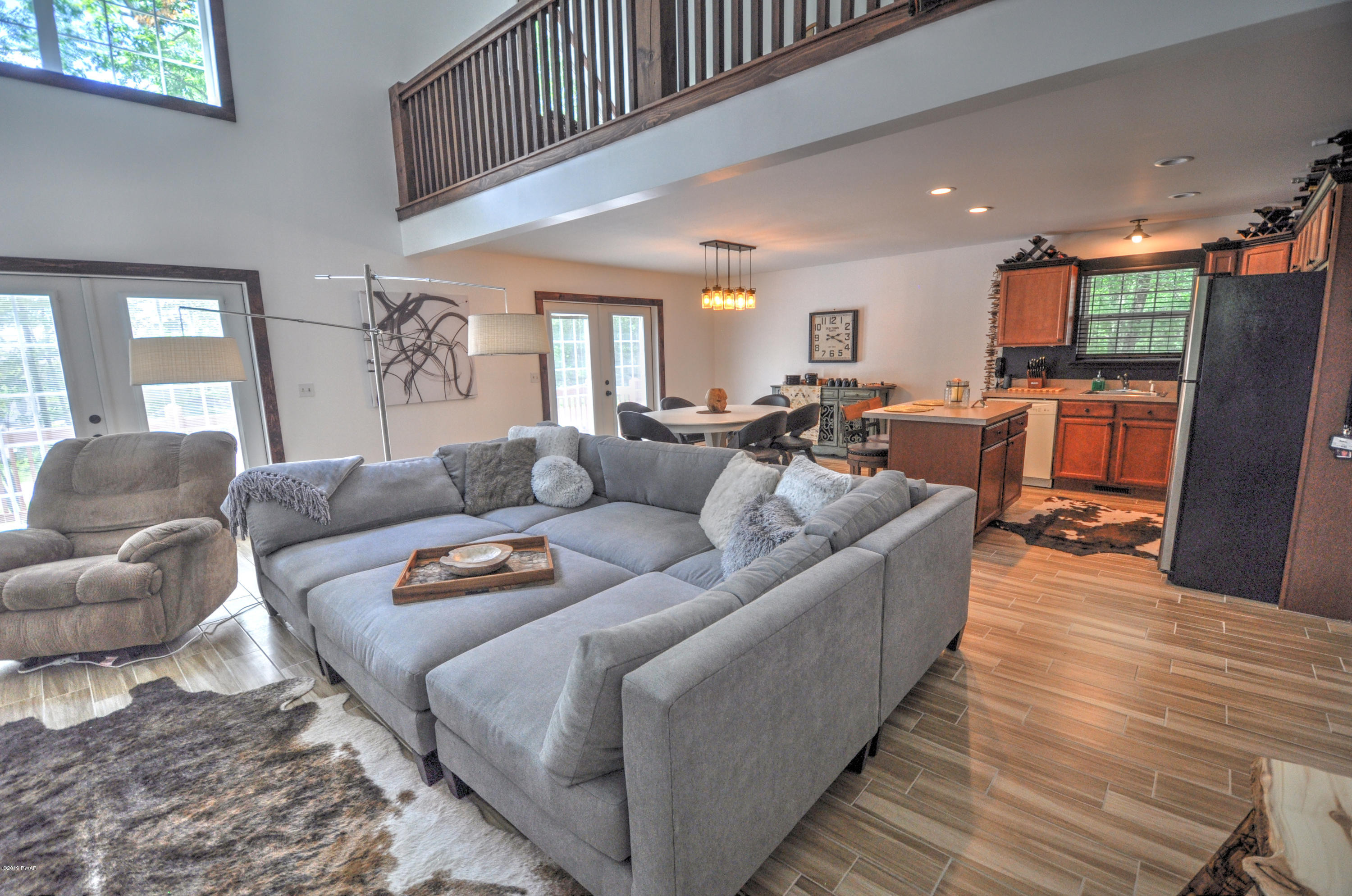 301 Lakeview Road Lackawaxen, PA 18435 - Photo 5 of 37 5-Living Room