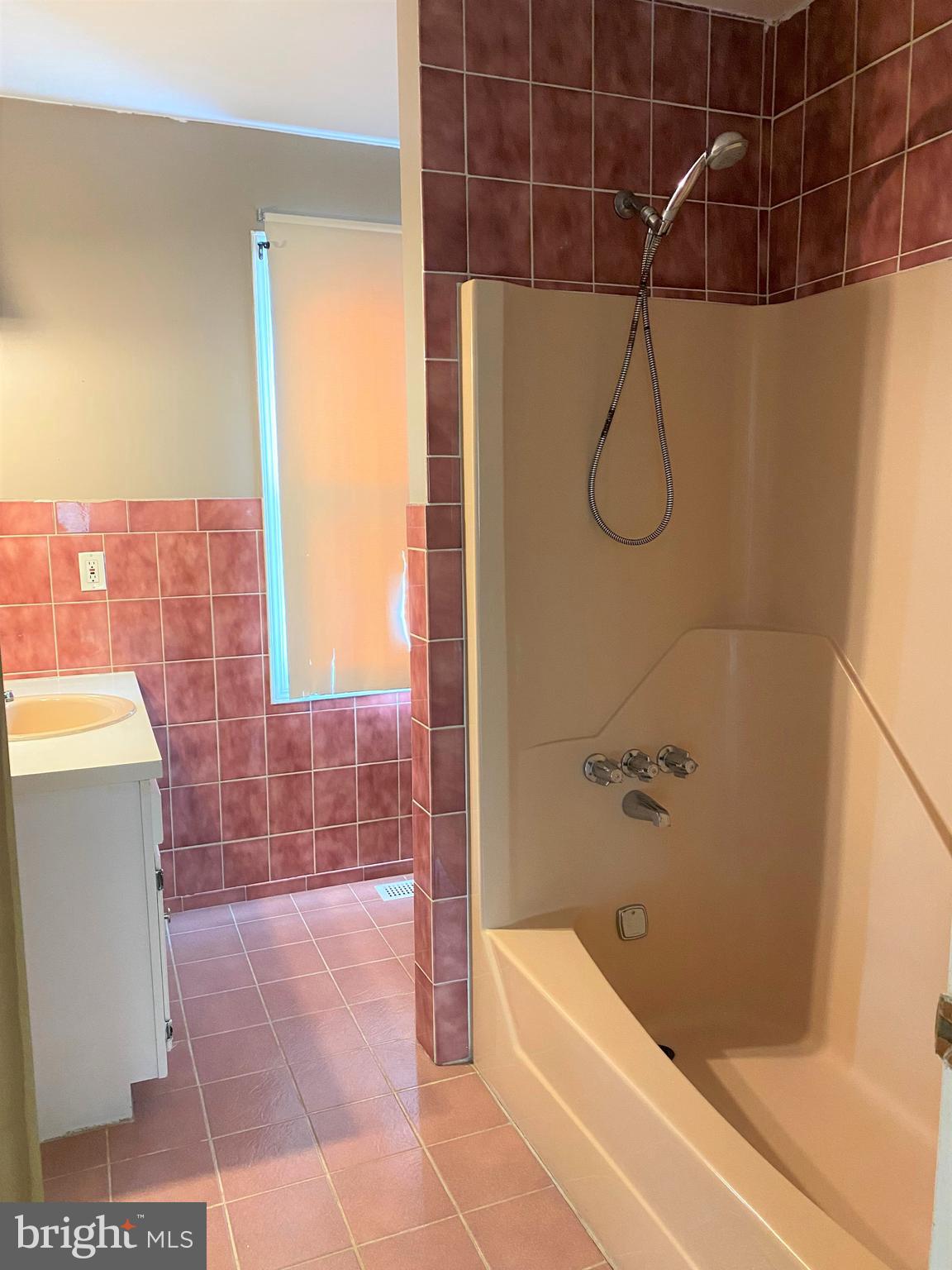 312 Thies Road Sewell, NJ 08080 - Photo 22 of 29 Master Bath
