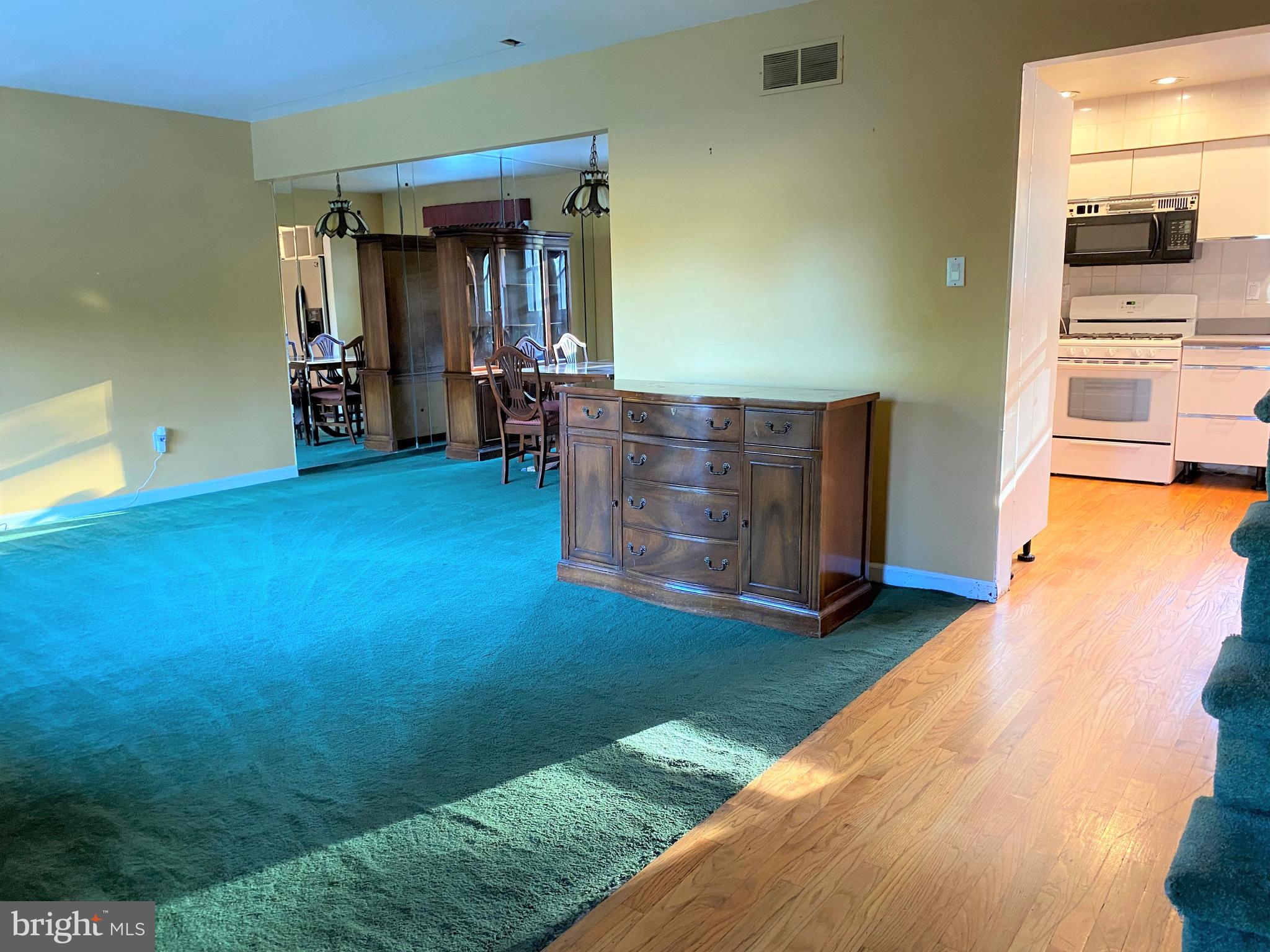312 Thies Road Sewell, NJ 08080 - Photo 5 of 29 Gallery Image 5