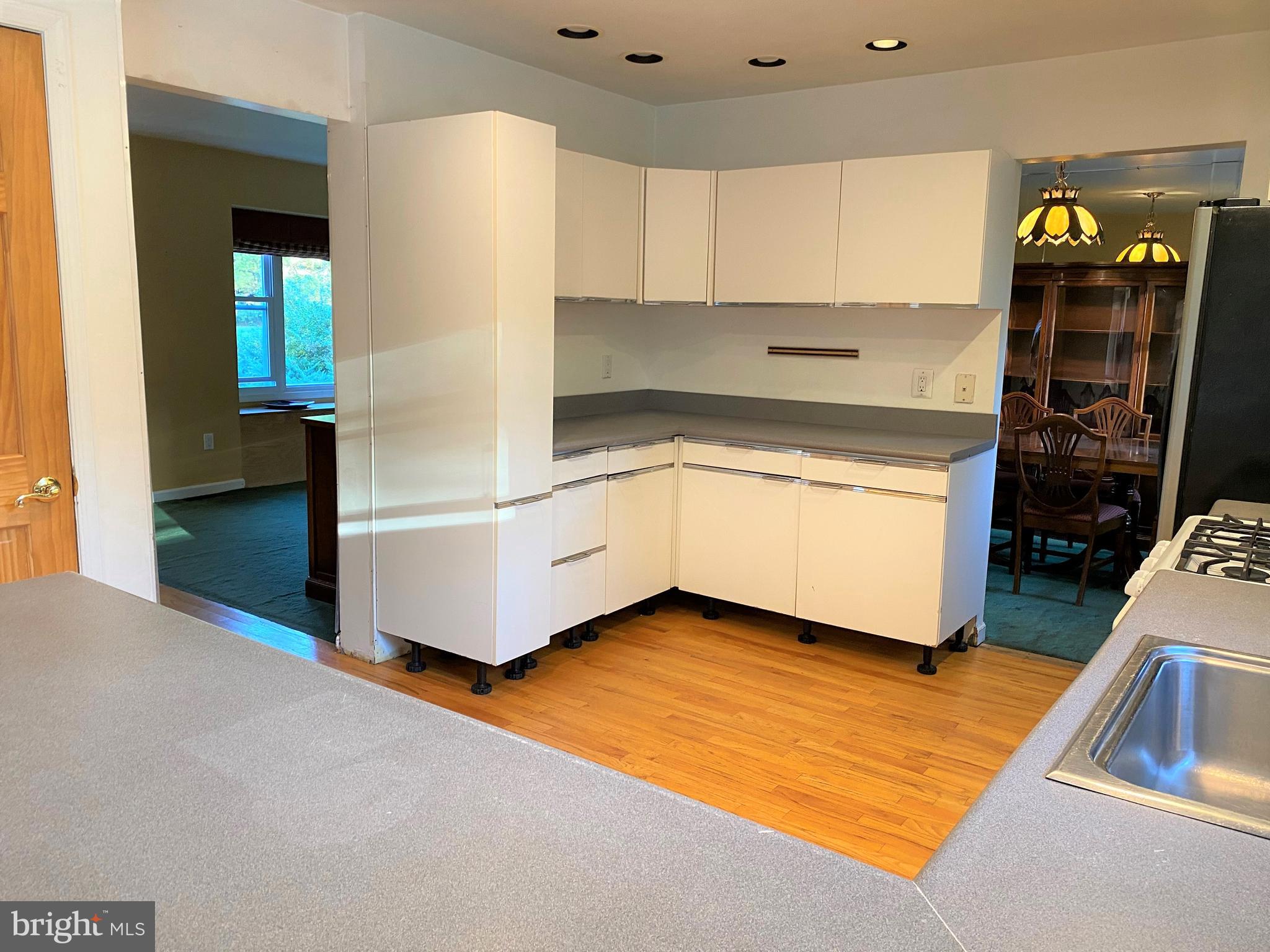 312 Thies Road Sewell, NJ 08080 - Photo 7 of 29 Gallery Image 7