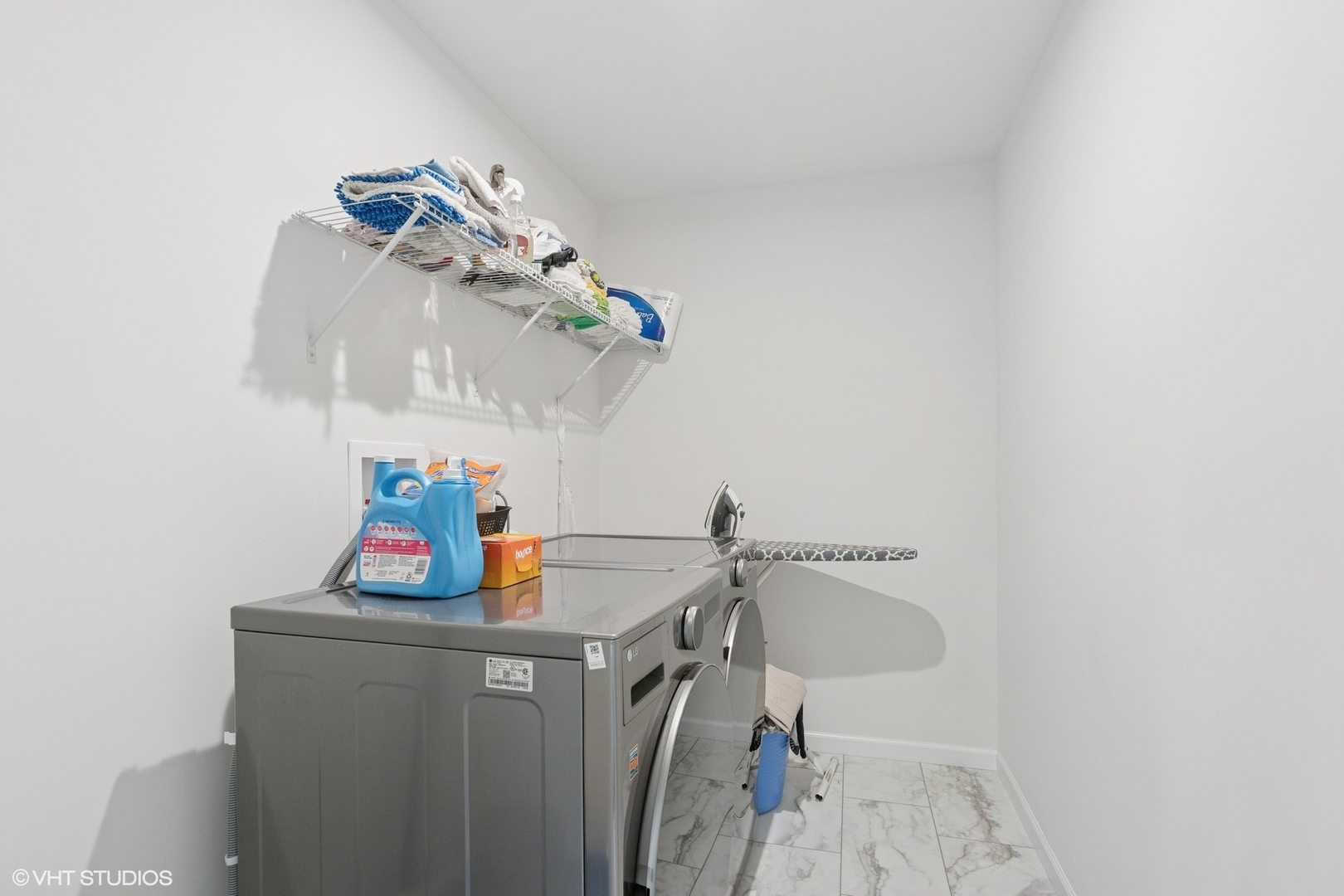 12906 South Sydney Circle Plainfield, IL 60585 - Photo 23 of 31 a bathroom with a sink and mirror