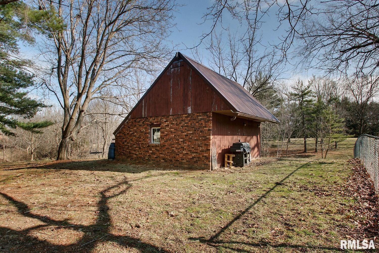 3717 Columbus Road Quincy, IL 62305 - Photo 3 of 18 Gallery Image 3