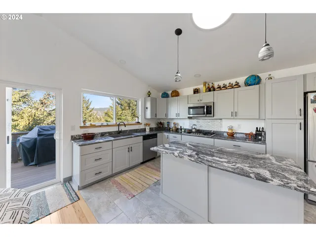 $825,000 | 7300 Valley View Drive, Pacific City, OR 97135