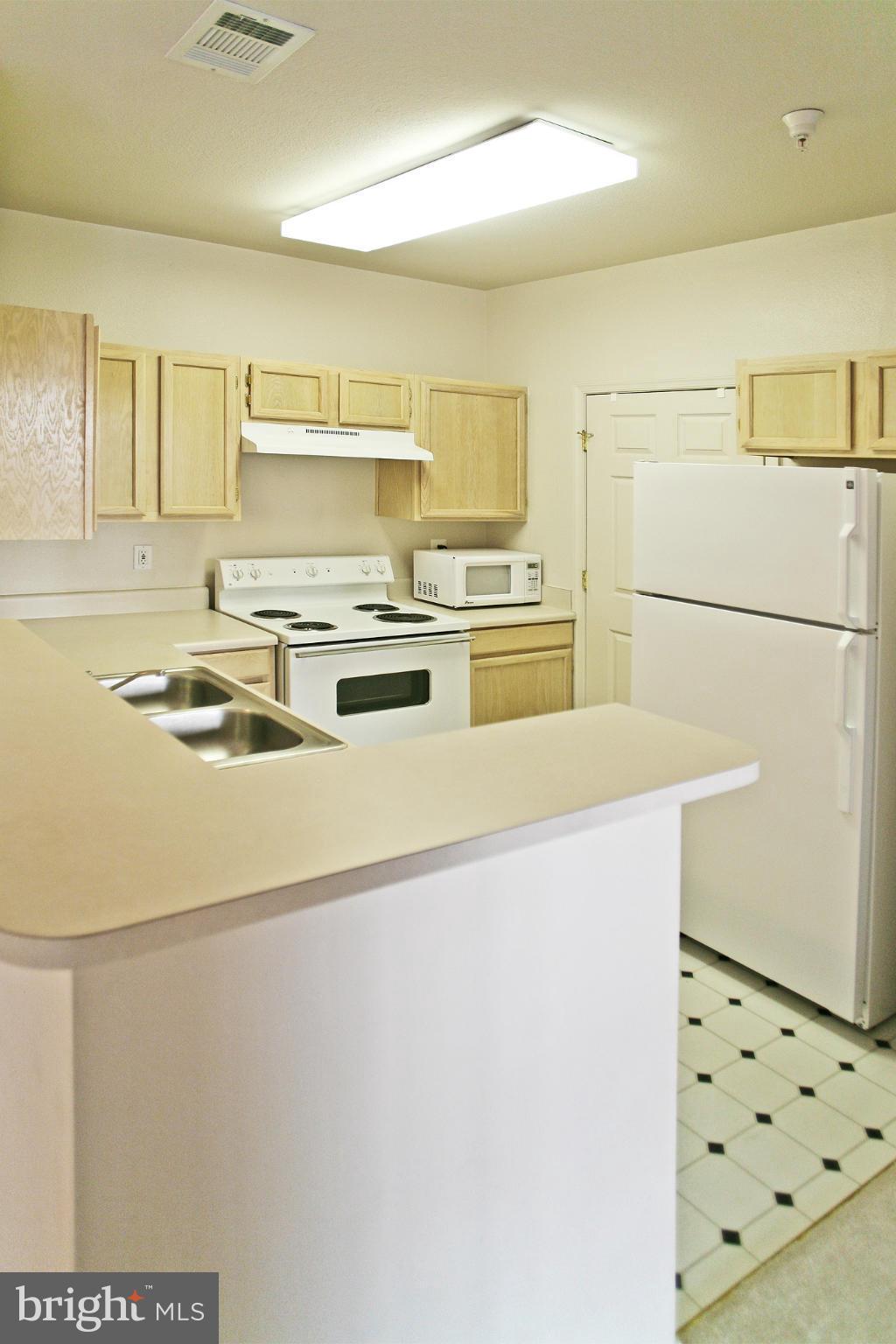 1570 Spring Gate Dr., Unit 7205 McLean, VA 22102 - Photo 8 of 22 Kitchen