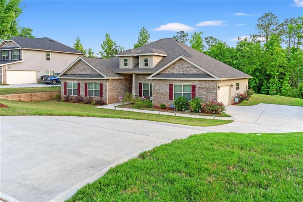 1833 Abbey Road Griffin, GA 30223 - Photo 2 of 37