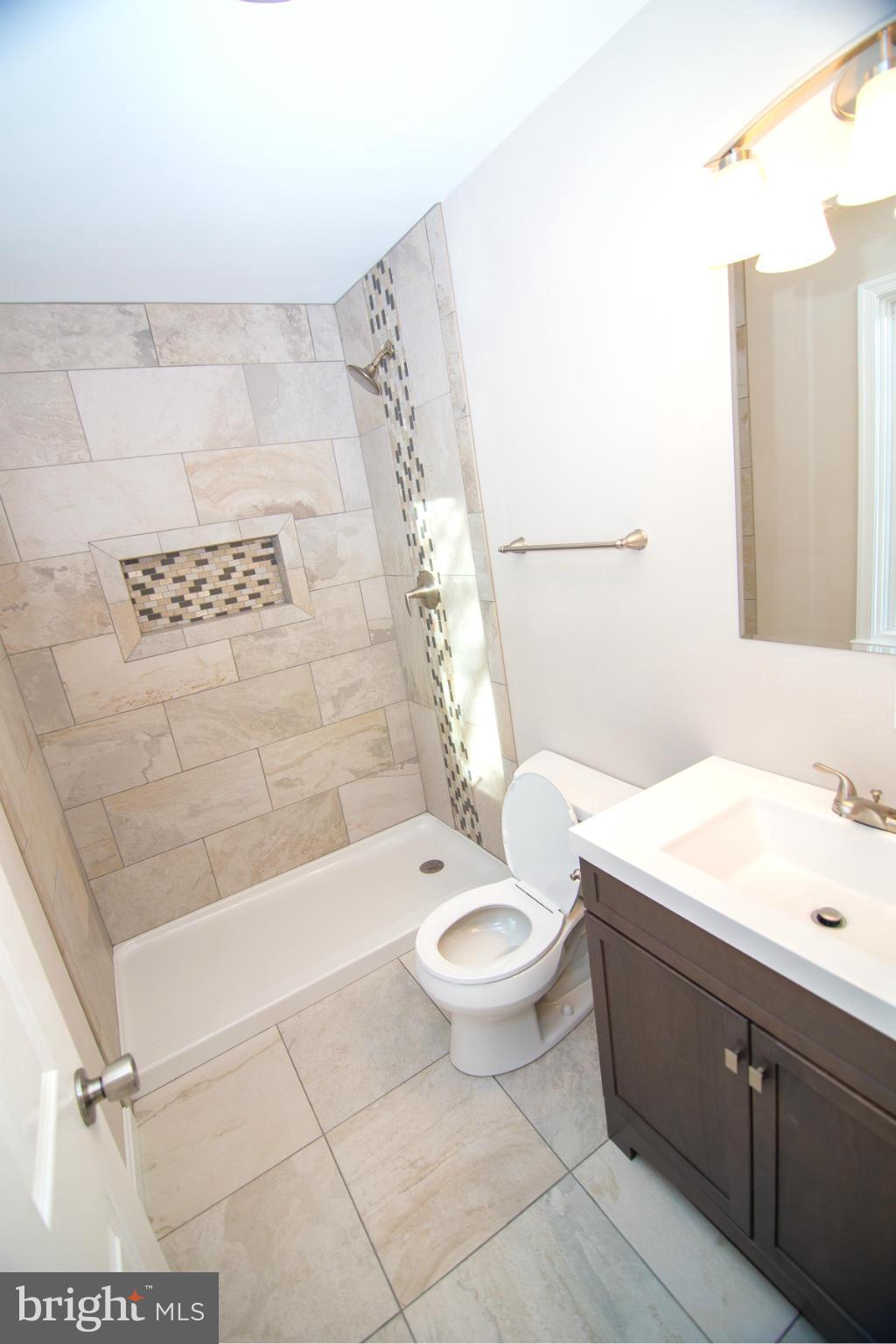 1413 Co Rte 1/5 Falling Waters, WV 25419 - Photo 18 of 25 Bath (Master)