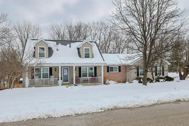 $449,900 | 438 Cresthaven Drive, Lawrenceburg, IN 47025