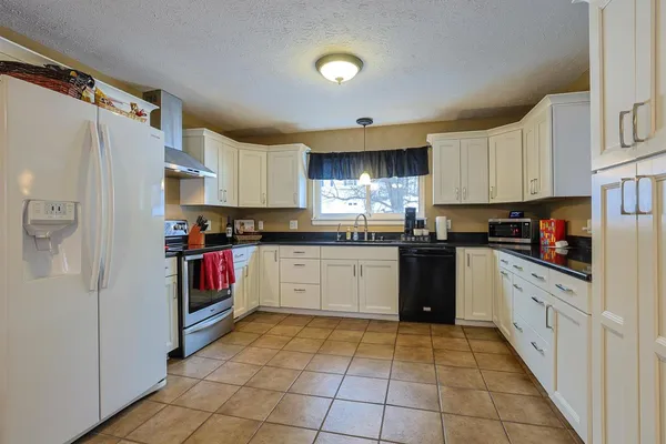 $448,000 | 438 Cresthaven Drive, Lawrenceburg, IN 47025