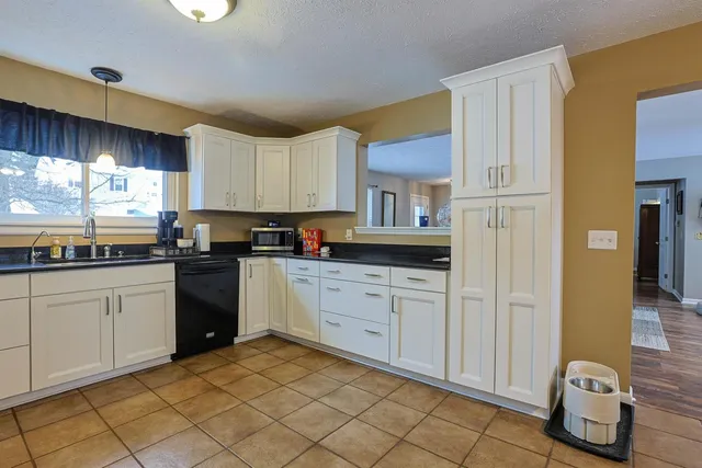 $449,900 | 438 Cresthaven Drive, Lawrenceburg, IN 47025